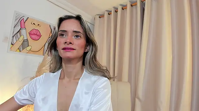 SkiinnyAna online show from 04/25/26, 07:33