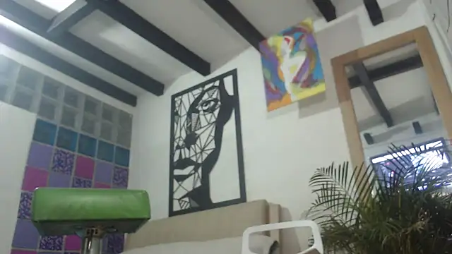 Snapshot of thirstymoonxx chatting on 05/27/26, 04:31 thirstymoonxx online show from 05/27/26, 04:31