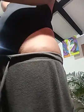 Snapshot of thirstymoonxx chatting on 06/17/26, 05:10 thirstymoonxx online show from 06/17/26, 05:10