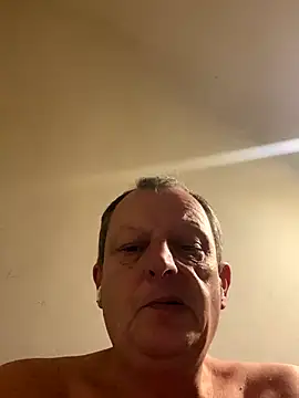 Snapshot of chubbybear2cum chatting on 10/09/25, 11:36 chubbybear2cum online show from 10/09/25, 11:36