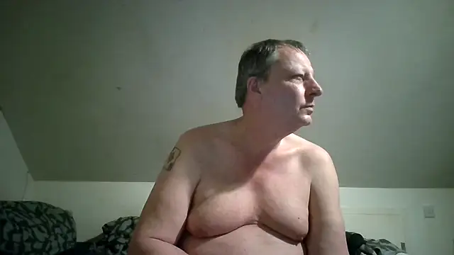 Snapshot of chubbybear2cum chatting on 05/15/26, 11:34 chubbybear2cum online show from 05/15/26, 11:34