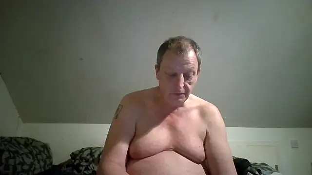 Snapshot of chubbybear2cum chatting on 05/15/26, 11:56 chubbybear2cum online show from 05/15/26, 11:56
