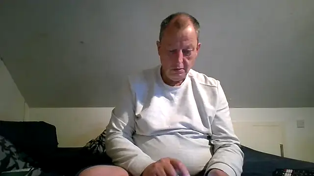 Snapshot of chubbybear2cum chatting on 06/08/26, 02:17 chubbybear2cum online show from 06/08/26, 02:17