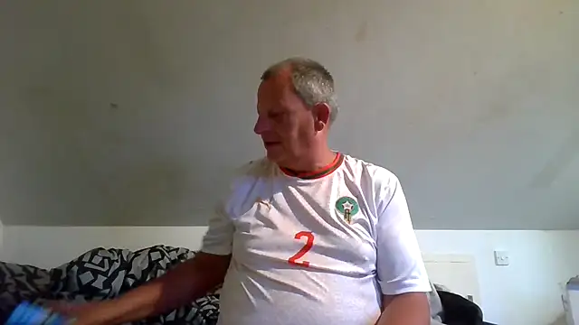 Snapshot of chubbybear2cum chatting on 07/27/26, 07:10 chubbybear2cum online show from 07/27/26, 07:10