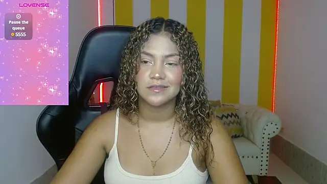 Snapshot of Cristal_War chatting on 12/16/24, 11:28 Cristal War online show from 12/16/24, 11:28