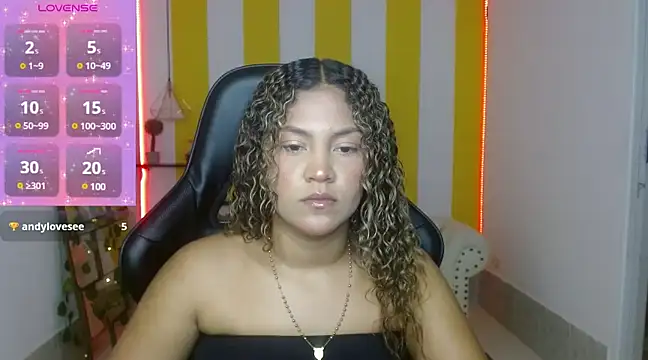 Snapshot of Cristal_War chatting on 12/18/24, 11:30 Cristal War online show from 12/18/24, 11:30