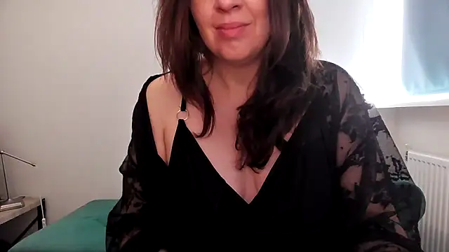 Ella Next Door online show from 12/15/25, 01:26