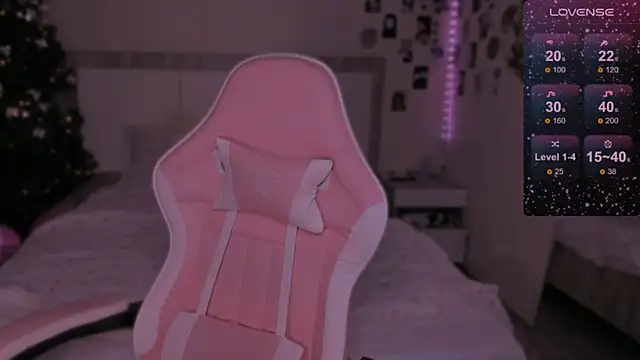 Snapshot of CoddleWeeper_ chatting on 12/04/24, 09:18 CoddleWeeper online show from 12/04/24, 09:18