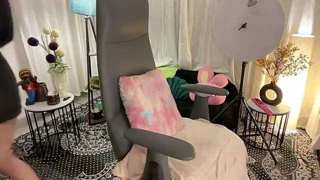 Snapshot of Unique-Beauty chatting on 03/22/25, 02:47 Unique-Beauty online show from 03/22/25, 02:47
