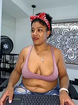 Snapshot of Selket11 chatting on 01/03/25, 05:10 Selket11 online show from 01/03/25, 05:10