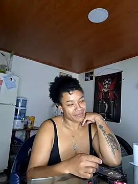 Snapshot of Selket11 chatting on 01/10/25, 08:37 Selket11 online show from 01/10/25, 08:37