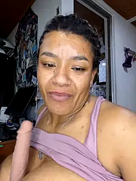 Snapshot of Selket11 chatting on 02/13/25, 07:52 Selket11 online show from 02/13/25, 07:52