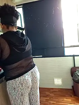 Snapshot of Selket11 chatting on 10/02/25, 04:03 Selket11 online show from 10/02/25, 04:03