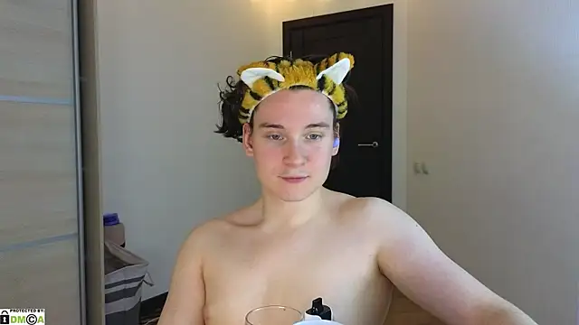 MoreRealAlex online show from 02/11/25, 04:33