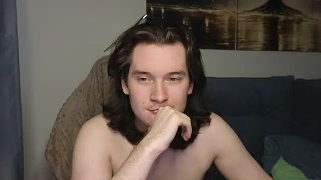 Snapshot of MoreRealAlex chatting on 04/29/26, 05:33 MoreRealAlex online show from 04/29/26, 05:33