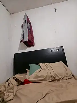 Boypolla11 online show from 12/17/24, 07:07