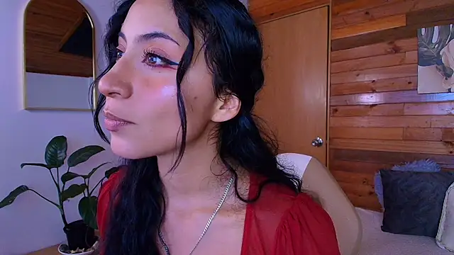 Snapshot of amber_curly chatting on 04/29/26, 09:32 amber curly online show from 04/29/26, 09:32