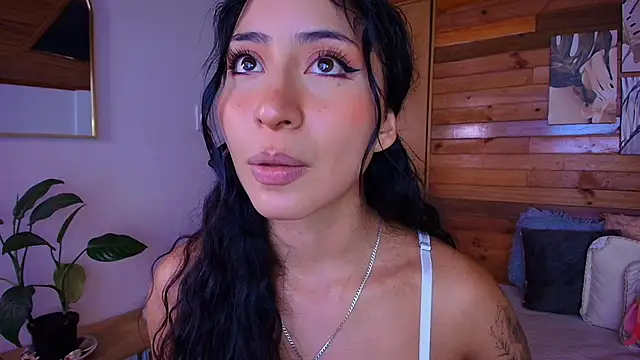 Snapshot of amber_curly chatting on 05/30/26, 06:16 amber curly online show from 05/30/26, 06:16