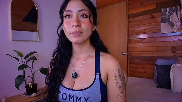 Snapshot of amber_curly chatting on 06/20/26, 06:22 amber curly online show from 06/20/26, 06:22