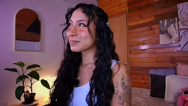 Snapshot of amber_curly chatting on 07/25/26, 03:20 amber curly online show from 07/25/26, 03:20