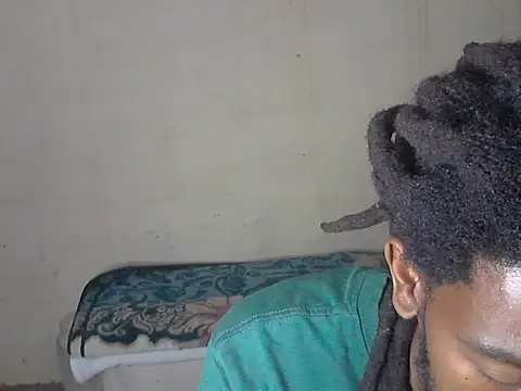 Snapshot of gldnmvsk_XO chatting on 03/13/26, 10:27 gldnmvsk XO online show from 03/13/26, 10:27