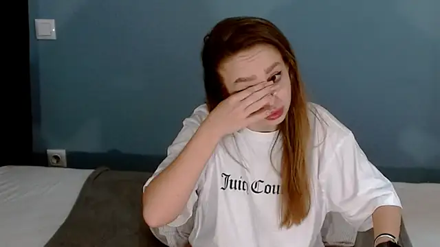 Snapshot of AnnaMaee chatting on 01/12/25, 06:28 AnnaMaee online show from 01/12/25, 06:28