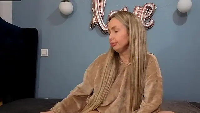 Snapshot of AnnaMaee chatting on 02/26/25, 01:21 AnnaMaee online show from 02/26/25, 01:21