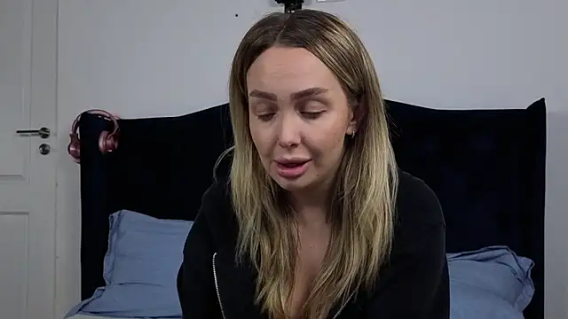 AnnaMaee online show from 11/19/25, 08:31