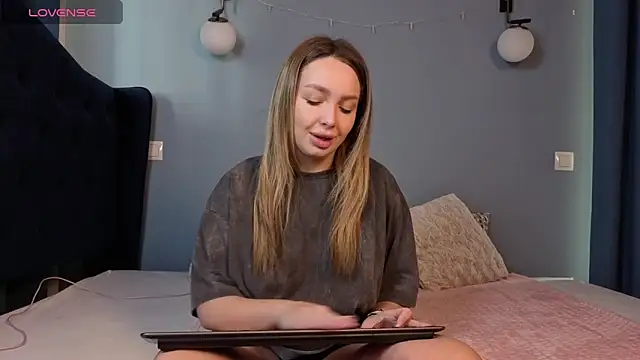 AnnaMaee online show from 03/10/26, 09:47