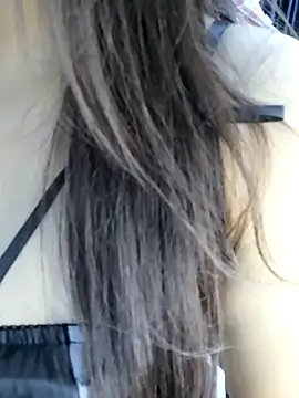 Snapshot of _Linez_ chatting on 10/08/25, 06:27  Linez  online show from 10/08/25, 06:27