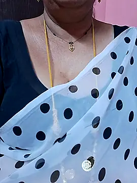 ananya956 online show from 04/17/26, 02:09