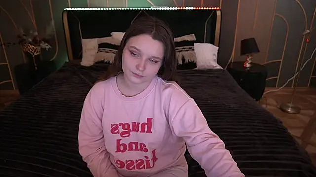 MagicPeachh  online show from 12/03/25, 01:53