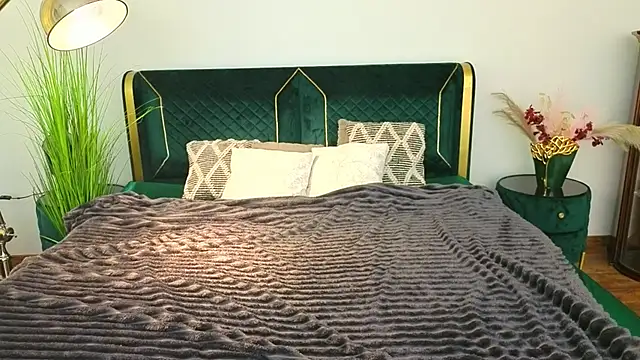 MagicPeachh  online show from 04/15/26, 05:58