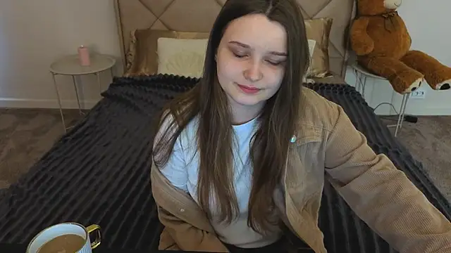 MagicPeachh  online show from 04/18/26, 05:33