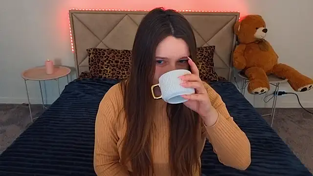 MagicPeachh  online show from 04/27/26, 05:49