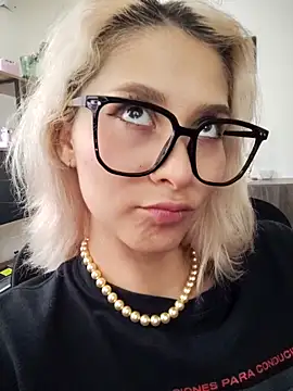 Snapshot of Ramona_Flower chatting on 09/28/25, 09:09 Ramona Flower online show from 09/28/25, 09:09