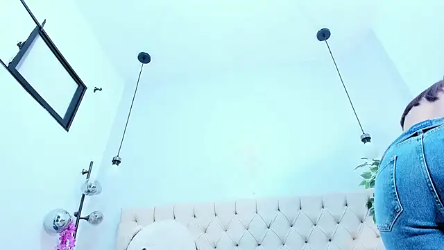 Victoria Coleman online show from 11/17/25, 09:20