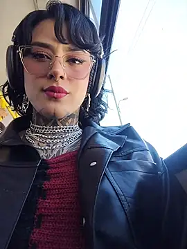 taaylor33 online show from 02/09/26, 05:28