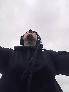 taaylor33 online show from 04/19/26, 01:43