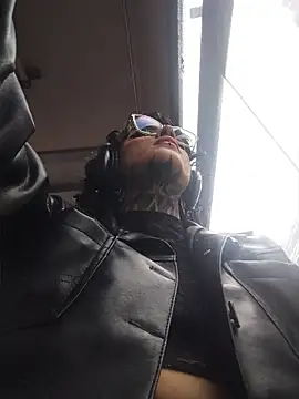 taaylor33 online show from 04/23/26, 08:22