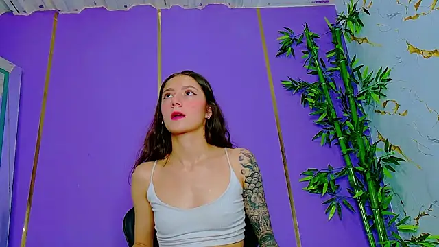 Snapshot of scarlet-jonesx chatting on 10/10/25, 11:37 scarlet-jonesx online show from 10/10/25, 11:37
