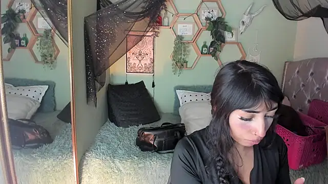 Snapshot of SheryLee chatting on 10/09/25, 12:52 SheryLee online show from 10/09/25, 12:52