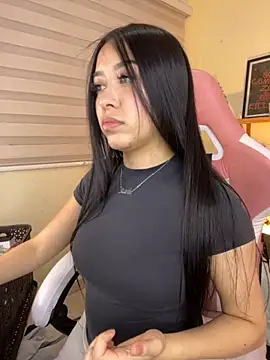 Starliee   online show from 12/03/25, 12:18