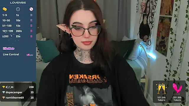 Snapshot of Dixi_Pixi_ chatting on 02/02/25, 08:46 Dixi Pixi online show from 02/02/25, 08:46