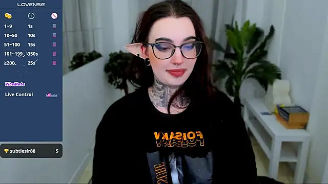 Snapshot of Dixi_Pixi_ chatting on 02/06/25, 01:43 Dixi Pixi online show from 02/06/25, 01:43