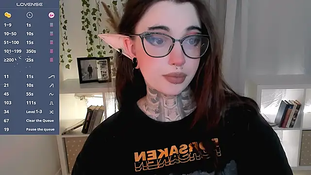 Snapshot of Dixi_Pixi_ chatting on 10/17/25, 05:43 Dixi Pixi online show from 10/17/25, 05:43