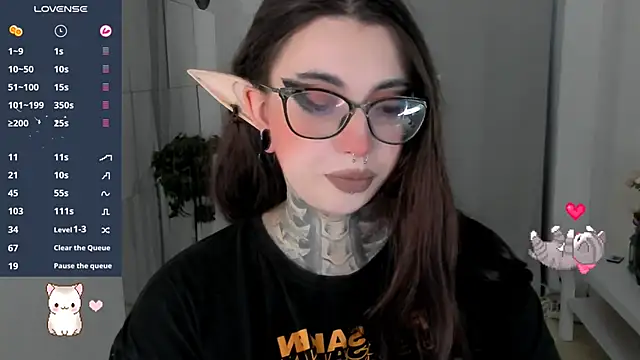 Snapshot of Dixi_Pixi_ chatting on 10/19/25, 05:52 Dixi Pixi online show from 10/19/25, 05:52