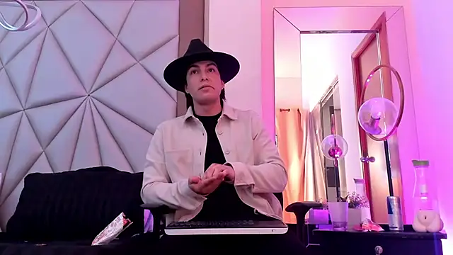 Karimferrer online show from 12/30/24, 03:36