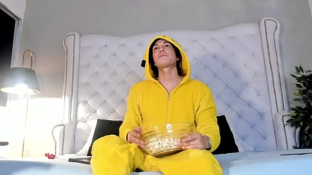 Karimferrer online show from 11/15/25, 09:21