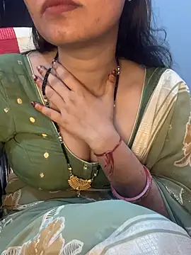 Snapshot of Spicy_sari_girl chatting on 03/01/25, 11:26 Spicy sari girl online show from 03/01/25, 11:26